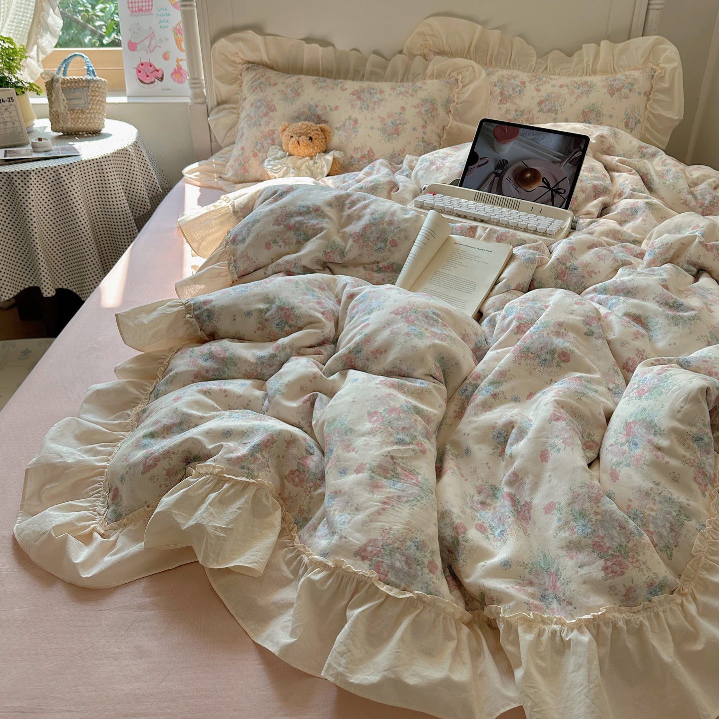 French Floral Cotton Bedding Set with Lace Trim - Four-Piece Double-Layer