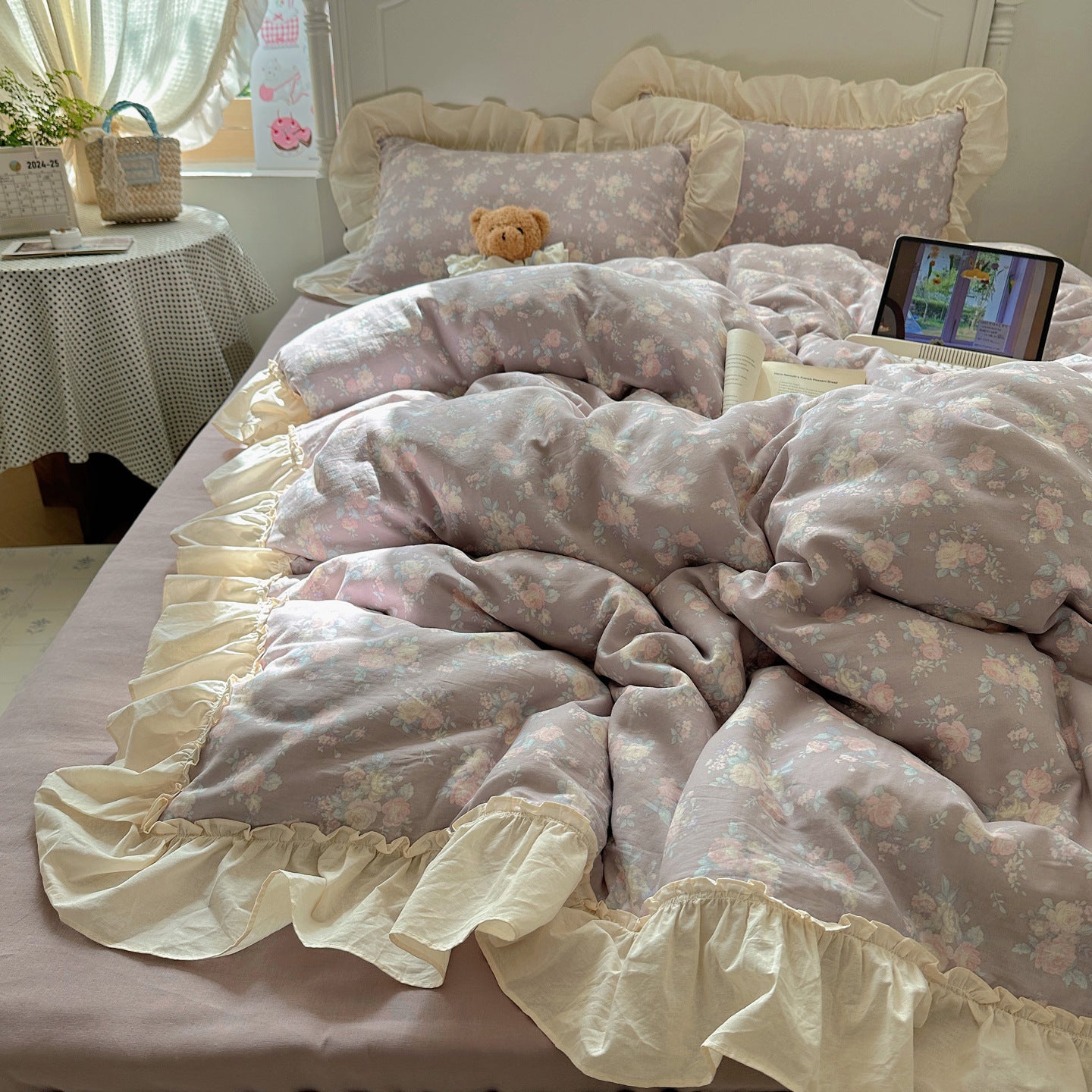 French Floral Cotton Bedding Set with Lace Trim - Four-Piece Double-Layer